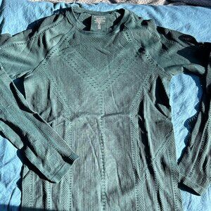 Athleta Longsleeve Shirt in dark green, size M